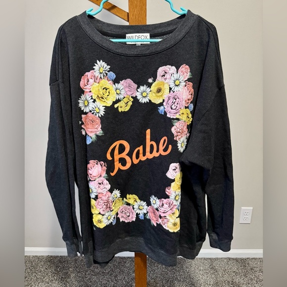 Wildfox Roadtrip Babe Sweatshirt Black Sun Faded Wash With Floral Design NWOT L - Picture 2 of 6